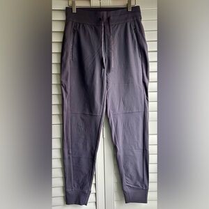 Athleta Headlands Hybrid Trek Mid Rise Jogger in dusk violet size 4